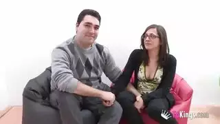 اسخن سكس ديوث الابن علي امة وهي بحضن صاحبة