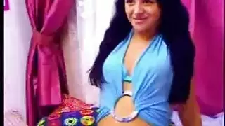 شاهد مراهق جميل كزلة تخييم ولديها أربية حليب العصير.