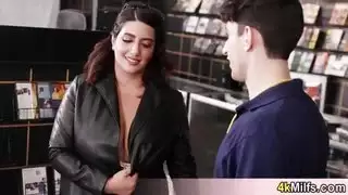 عندما دخلت سارة أفضل جبهة مورو في المدينة متجري ، كنت متأكدًا