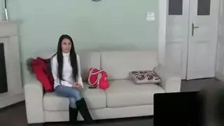 امرأة سمراء مص ديك حبيبها واستعد له أن يمارس الجنس معها بشدة