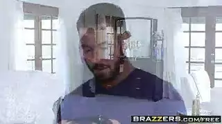 هوتي بيضاء حصلت على مسمر في متفش