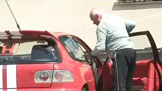 نيك حار فتاة مثيرة تركب زب رجل عجوز