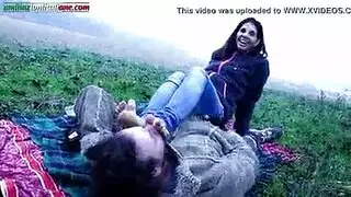 سكس فوت فيتش مع شاب يلحس قدم حبيبته و يستمني في الخلاء