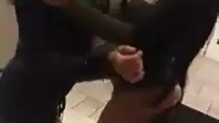 شرموطتين يسخنوا على بعض