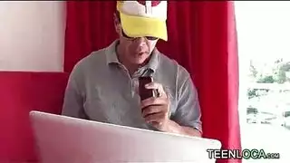 بيت المزاد شقراء اللعنة وابتلاع كل شيء.