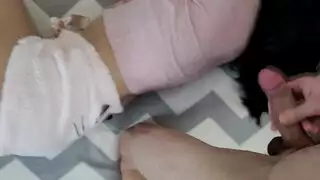 إنها تستفزه لوضع قضيبه الصعب فيها
