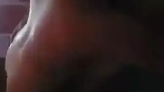 عراقي ينيك صديقته ويصورها سيلفي