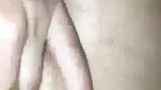 شرموطة مصرية طيزها كبيرة بتلعب بكسها