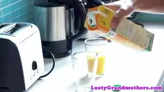 اباحية امهات مليف داخل المنزل مع الابن الخبرة