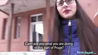 المرأة الجميلة تريد ممارسة الجنس في الليل