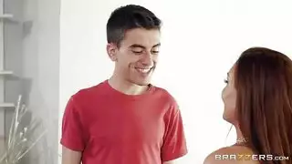 سكس رياضي ميلف تحصل على النيك الجيد لكسها