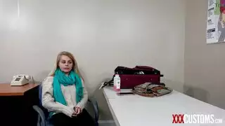 إنه يعرف المرأة ذات الهرة الرائعة