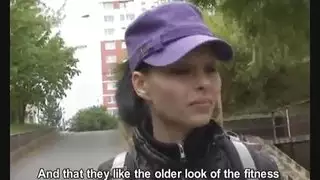 تحية لامرأة سمراء مذهلة من هي؟