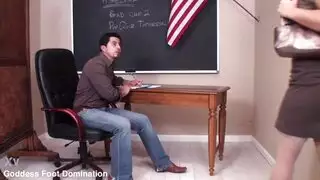 يريد عناقًا ولحظة من اللذة