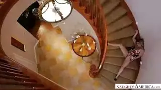 شقراء المشاغب هو ركوب كس.