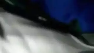 الاستمناء في الباص على فتاة جميلة كانت تنظر الى زبي