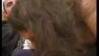 الراقصة العربية مارس الجنس في أريكة!