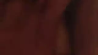 أمي بريطاني قرنية مع شعر شقراء وصغر الثدي يظهر لها الحمار العصير.