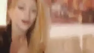 القذرة في سن المراهقة الشقراء ضخمة الثدي