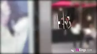 لديها ثديين كبيرين ولكن أيضا قاعها