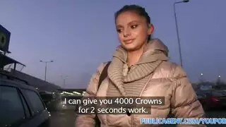 يأخذها في فمه بمجرد أن يراها