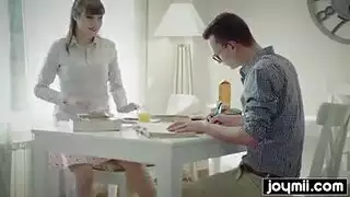 صديق امرأة سمراء الشباب يطرحون جميعهم