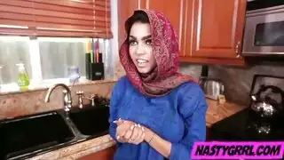 سكس محجبات و نيك عربي ملتهب في المطبخ مع السمراء