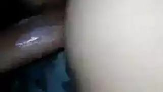 امرأة سمراء عاصفة تأخذ ديك أسود ضخم عميق