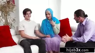 عند تقديم خطأ صديقتك المسلمة على الوالدين