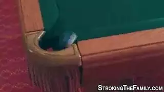 أشقر مارشا ماي هو فاتنة ذات شعر أسود مغر ، ويحب الجنس اللطيف.