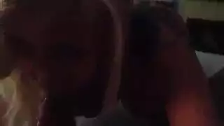اثنين من الشقراوات مذهلة لعق كس.