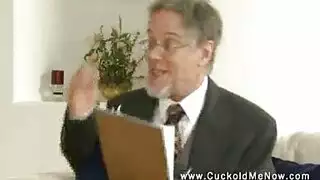 زوجته المثيرة تتناك امامه