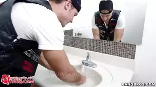 ميا خليفة وامها يتشاركان زب الصديق الكبير سكس مترجم جماعي