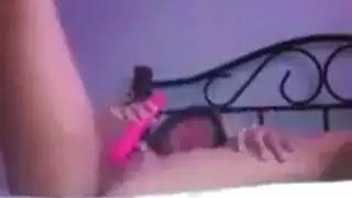 أنثى مثير يعطي اللسان العميق للغريب