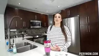 يساعد جنس أمي على حل مشكلة الانتصاب ، جزء واحد من المترجم الجنسي - Xnxx أمي