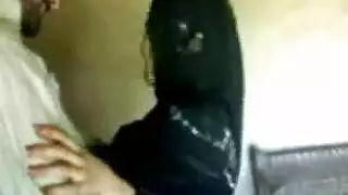 محجبة باكستانية تتناك من رجل ملتحي