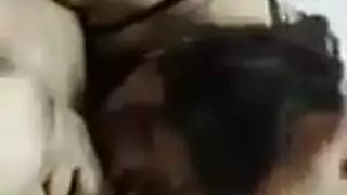 اتنين نسوان دعك ولحس شكولاته