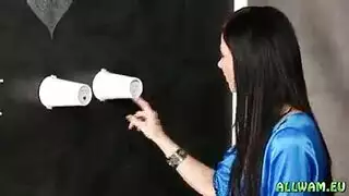الوحل تملأ فتاة