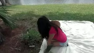 مص قضيبه بينما والدي في العمل