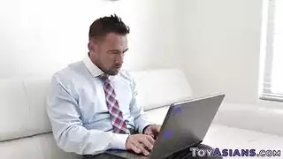 شقراء فاتنة الآسيوية تمتص الديوك ورفوف لها كس