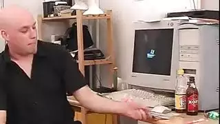 البنت مع الكلب
