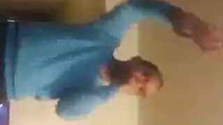 كتكوت قوي ، تينا كاي تمتصها ومثابرة