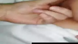 راكب الدراجة النارية المثيرة باستخدام رمحه الأطول