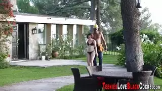 يحصل الديك الذي يمتص التحفيز على تدمير مزدوج بعد الحصول على titjob