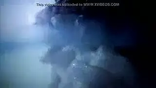 اللعنة جانب حمام السباحة مع ديك شاب