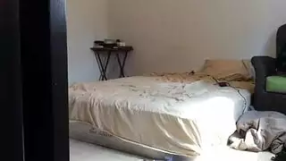 قدم رجل متزوج عرضًا للجنس لابنته ، لإظهار شيء لها قبل سخيف.