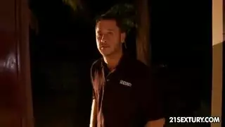 تشارك صديقتها زبر حبيبها وتستمتع معها بنيك جماعى