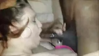 يتم قصف زوجة BBW بشدة أثناء الغش مع بي بي سي.