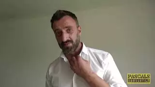 المرأة تمارس الجنس مع صديقها ويبدو الأخ