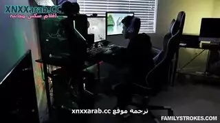 اغواء الأخ مدمن ألعاب الحاسوب